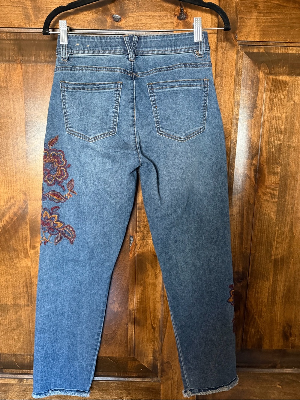 Democracy Ab Technology Medium Blue Cropped Jeans with Floral Embroidery Sz 2 - Picture 6 of 11